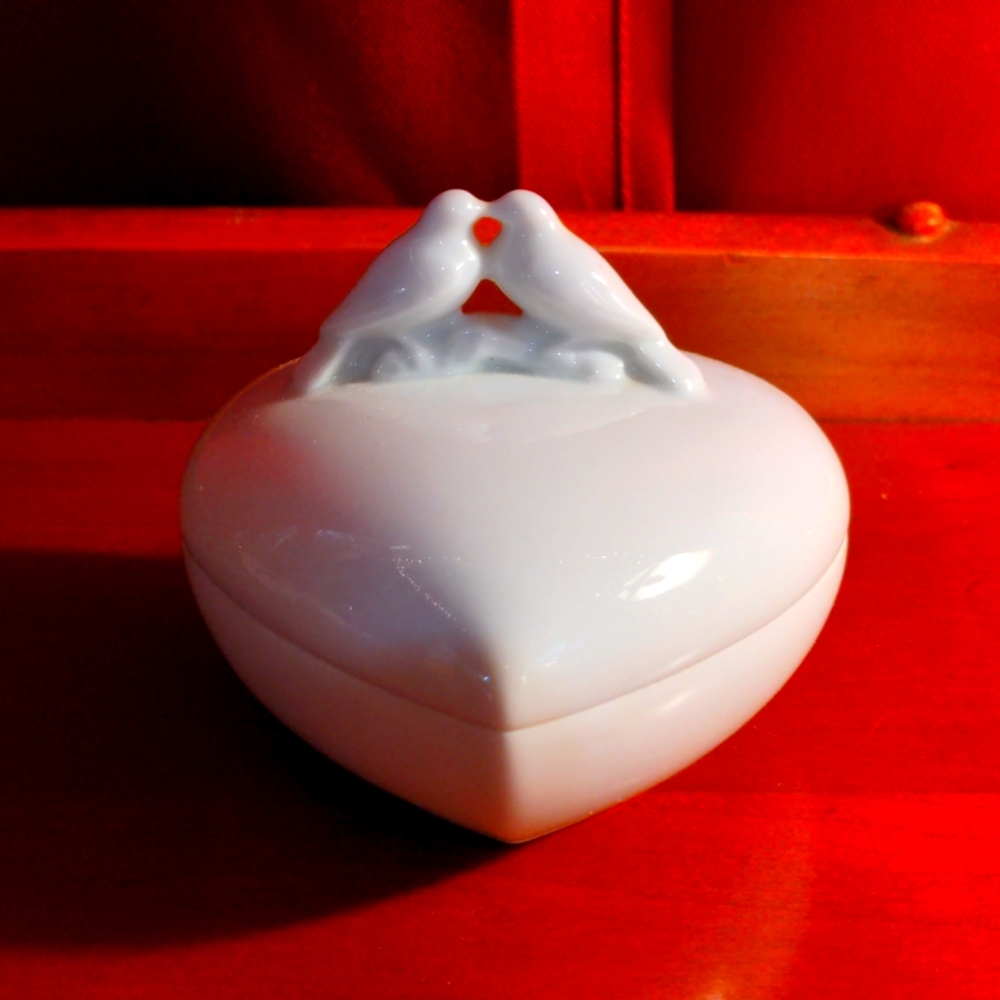 Limoges Two Doves Trinket Box